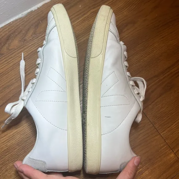 VEJA ESPLAR’ LACE UP LEATHER SNEAKERS  Size 9