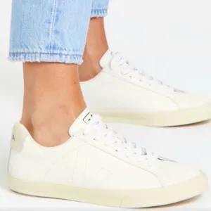 VEJA ESPLAR’ LACE UP LEATHER SNEAKERS  Size 9