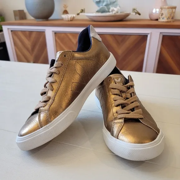 Veja Esplar Low Sneakers in Metallic Bronze