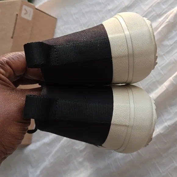 Veja high top sneakers NOVA Black Women Size 8/39 Eco-Friendly