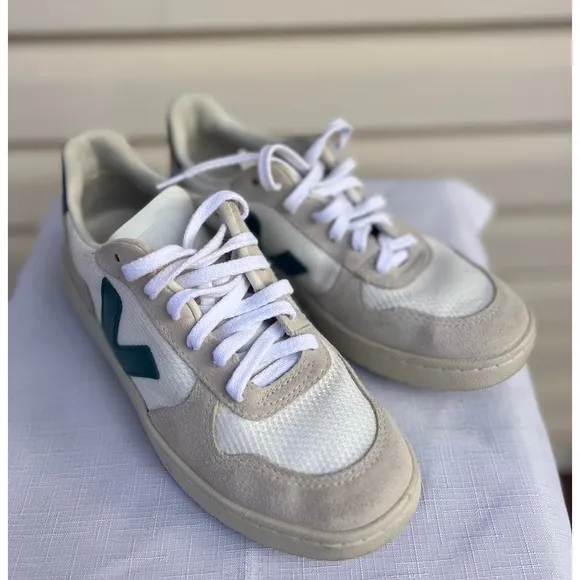Veja off white low top colorblock of suede and leather,V logo,rubber outsole, 7