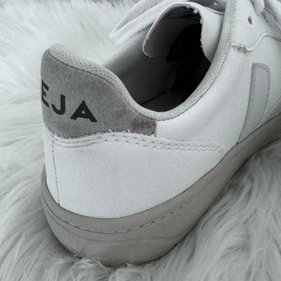 Veja V-10 CWL Sneakers