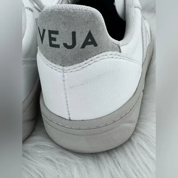 Veja V-10 CWL Sneakers