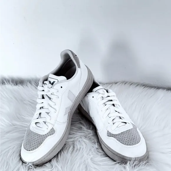 Veja V-10 CWL Sneakers