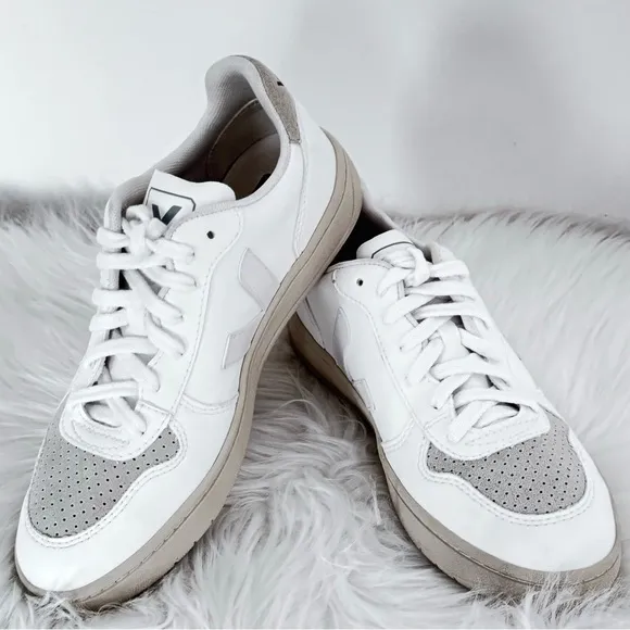 Veja V-10 CWL Sneakers