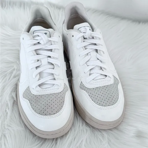 Veja V-10 CWL Sneakers
