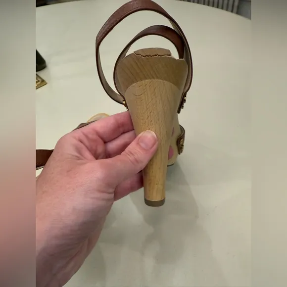 Veronica Beard Brown Leather Cross-Over Sandals
