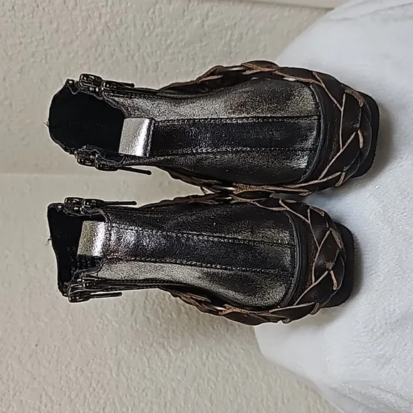 Very Volatile Yokel Boots