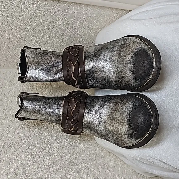 Very Volatile Yokel Boots