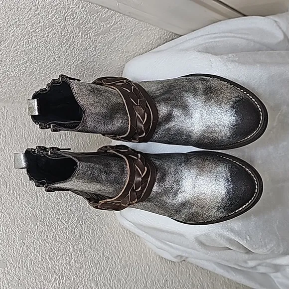 Very Volatile Yokel Boots