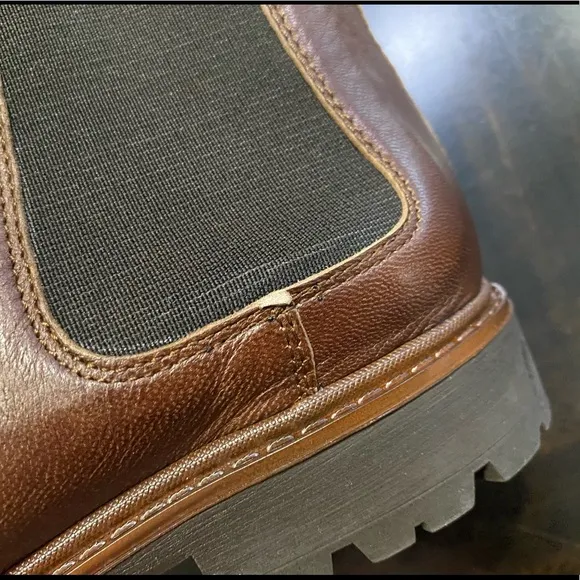 Vince Camuto Boys Chelsea Boots  Size 5 1/2