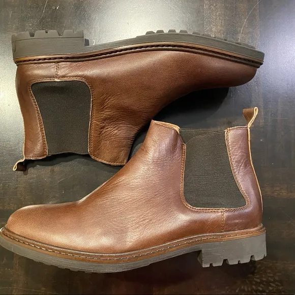 Vince Camuto Boys Chelsea Boots  Size 5 1/2