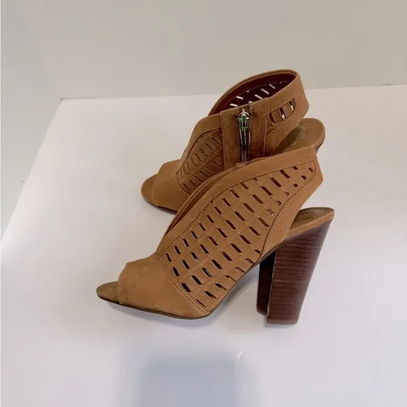 Vince Camuto Korsta Peep Toe Heel Size 6.5