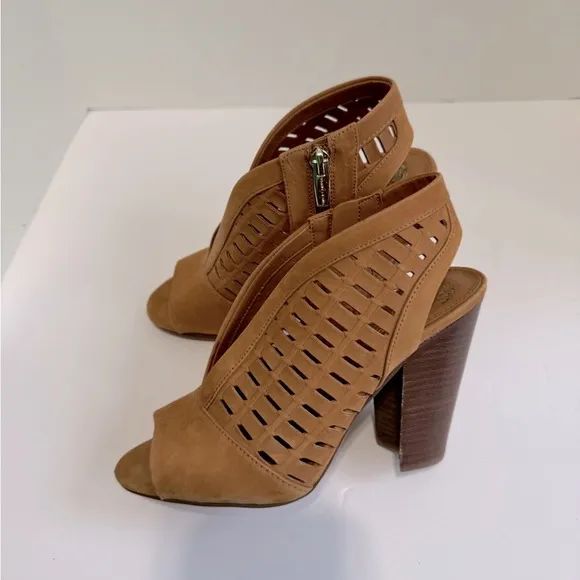 Vince Camuto Korsta Peep Toe Heel Size 6.5