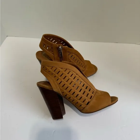 Vince Camuto Korsta Peep Toe Heel Size 6.5