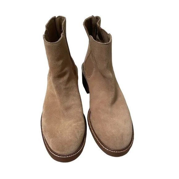 Vince Camuto Suede Chelsea Boots Kelivena