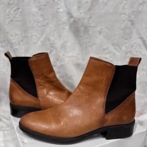 Vince Camuto Tan Brown Leather Chelsea Boots Size 8.5