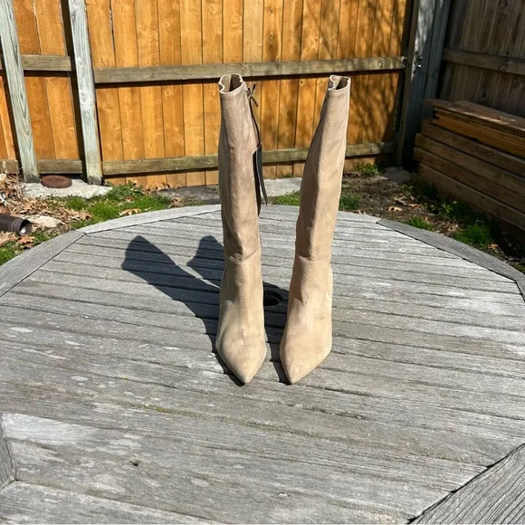 Vince Camuto Womens Tressara Beige Suede Side Zip Knee-High Boots Shoes size 8.5