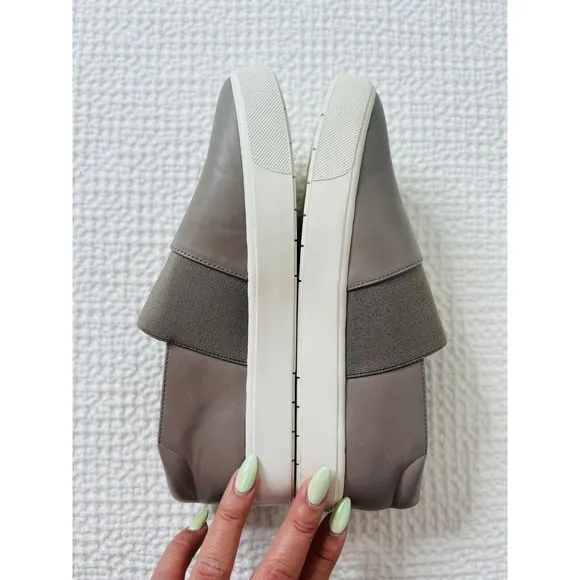 Vince. Corbin Women's Taupe Leather Slip-On Sneaker Shoes Flats Loafers Size 6M