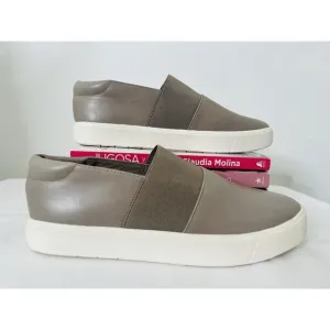 Vince. Corbin Women's Taupe Leather Slip-On Sneaker Shoes Flats Loafers Size 6M