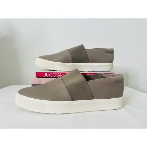 Vince. Corbin Women's Taupe Leather Slip-On Sneaker Shoes Flats Loafers Size 6M