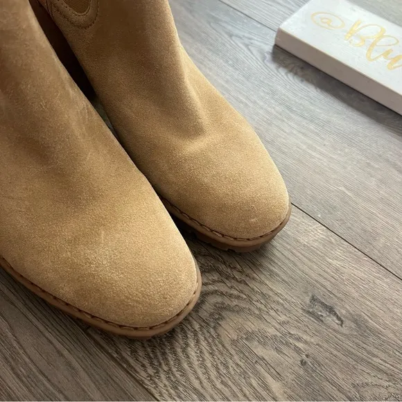 Vince. Henderson Suede Lug Sole Chelsea Boots NWOT