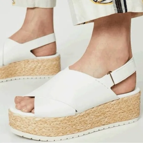 🆕{Vince } Jenaya B Chunky-Heel Leather Sandals