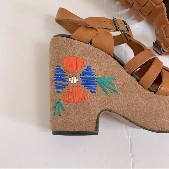 Vintage Chunky Platform Leather Sandals with Flower