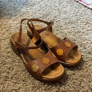 Vintage Dansko Chunky Brown Leather Sandals