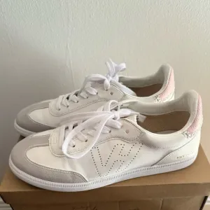 Vintage Havana Crisp 11 White Grey Baby Pink Low Top Sneaker Size 10