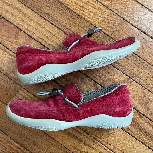 Vintage Prada Linea Rossa Red Suede Toggle Loafers – EU 39.5 (Unisex)