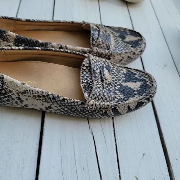 Vionic 7.5 Penny Loafers Larrun Cream Grey Snake Skin Print Reptile  Leather