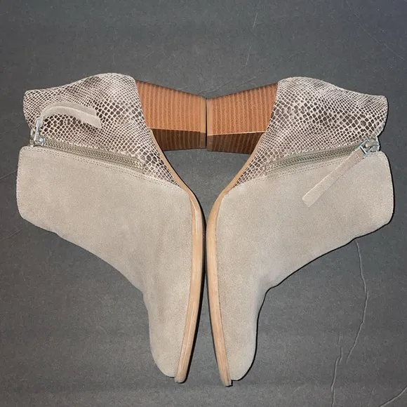 VIONIC Anne Ankle Boots Women’s Booties Suede Beige Snakeskin Print Side Zip