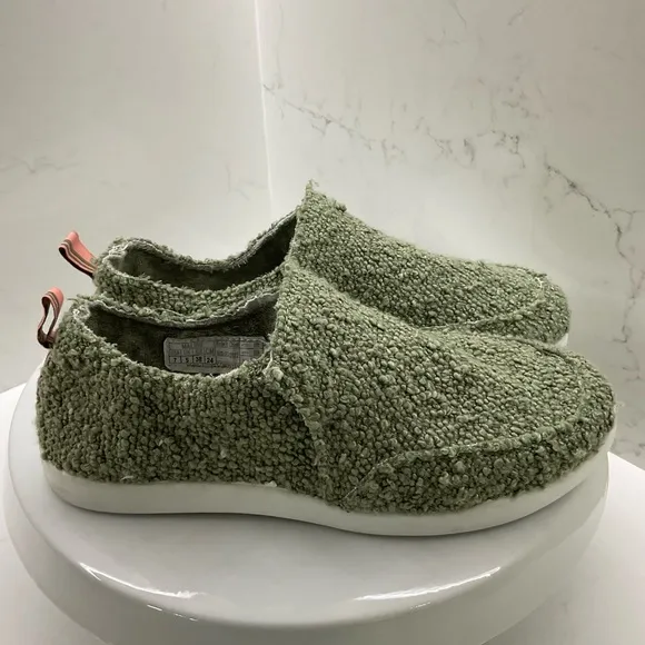 Vionic Beach Malibu Casual Women’s Size 7 Slip On Sneakers Green Boucle