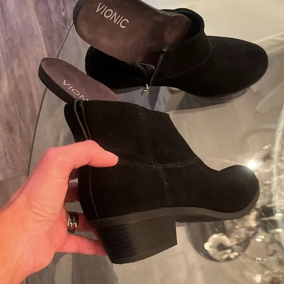 Vionic Joy Zadie suede leather Ankle Boots Black size 7.5 orthotic comfort zip
