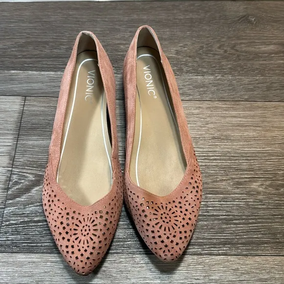 Vionic suede/leather pink flats woman’s size 8 (d166)
