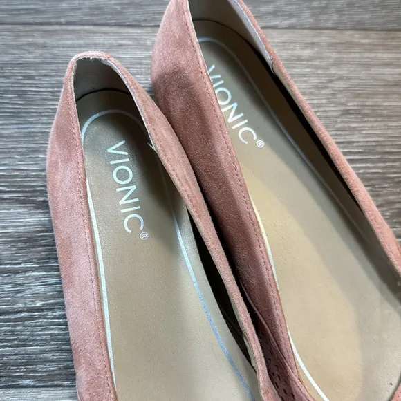 Vionic suede/leather pink flats woman’s size 8 (d166)