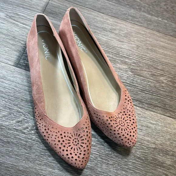 Vionic suede/leather pink flats woman’s size 8 (d166)