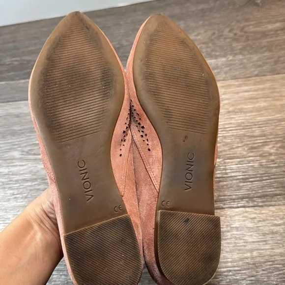 Vionic suede/leather pink flats woman’s size 8 (d166)
