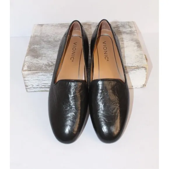 Vionic Willa ll Black Leather Slip On Women's 6 Flats Loafers Preppy Casual NWOB