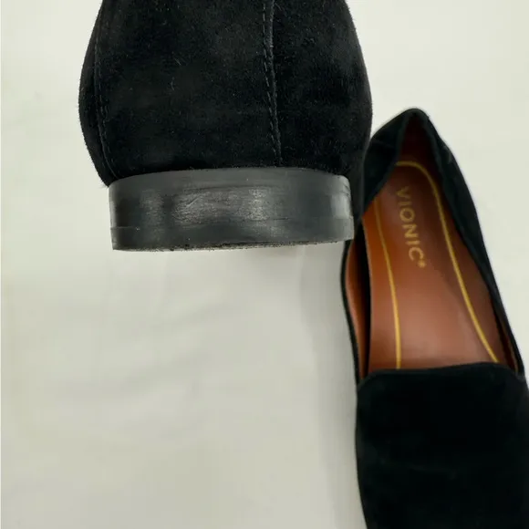 Vionic Willa Loafer Women’s Size 6.5 Black EUC Suede Slip On Flats Minimalist