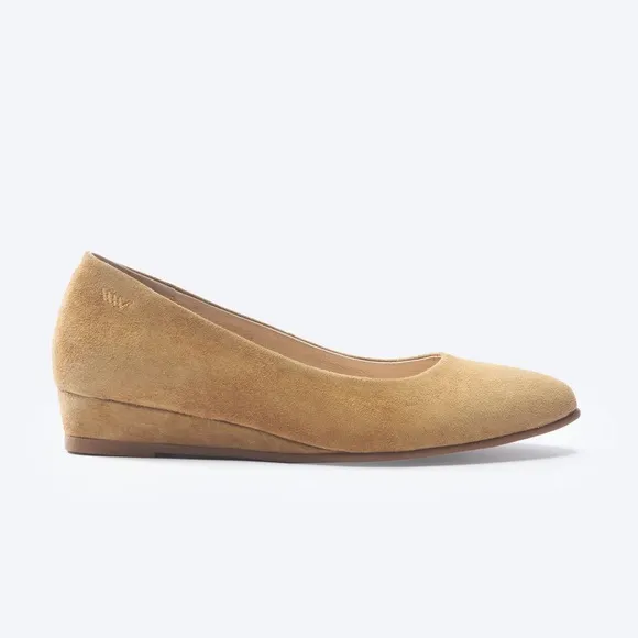 Viscata Barcelona Roma Suede Flats in Camel