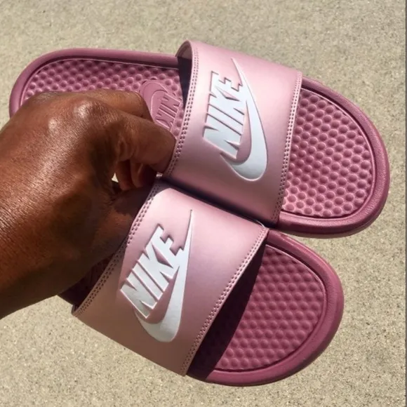 WMNS NIKE BENASSI SLIDES JUSTDO IT PLUMS BERRYS BERRIES