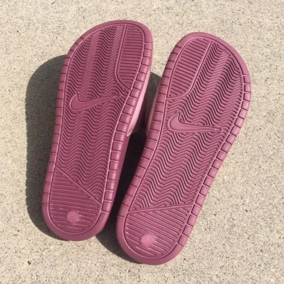 WMNS NIKE BENASSI SLIDES JUSTDO IT PLUMS BERRYS BERRIES