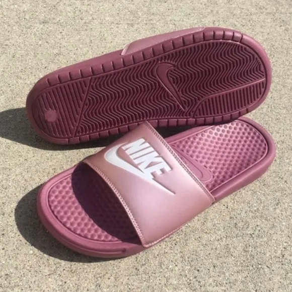 WMNS NIKE BENASSI SLIDES JUSTDO IT PLUMS BERRYS BERRIES
