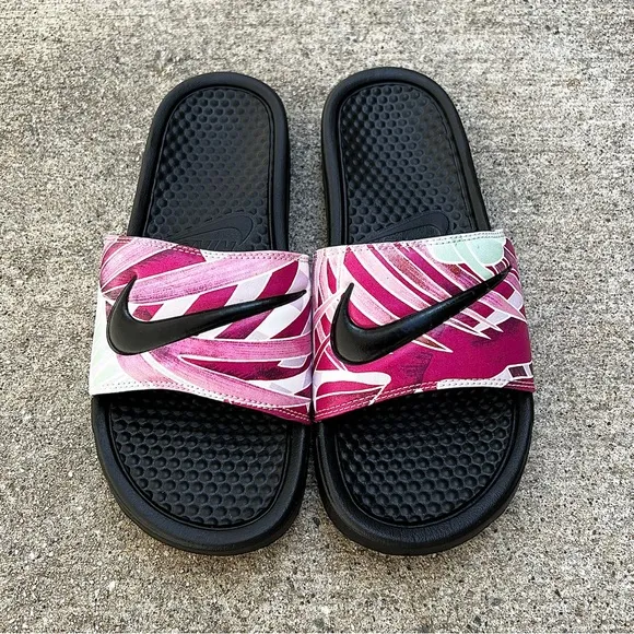 WMNS NIKE BENASSI SWOOSH JDI PRINT SLIDE PINK WHITE BLACKFLOWER FEATHER