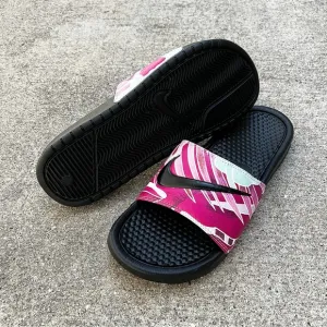 WMNS NIKE BENASSI SWOOSH JDI PRINT SLIDE PINK WHITE BLACKFLOWER FEATHER