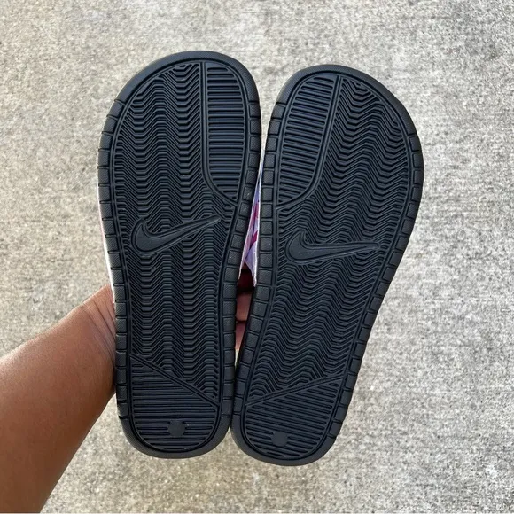 WMNS NIKE BENASSI SWOOSH JDI PRINT SLIDE PINK WHITE BLACKFLOWER FEATHER