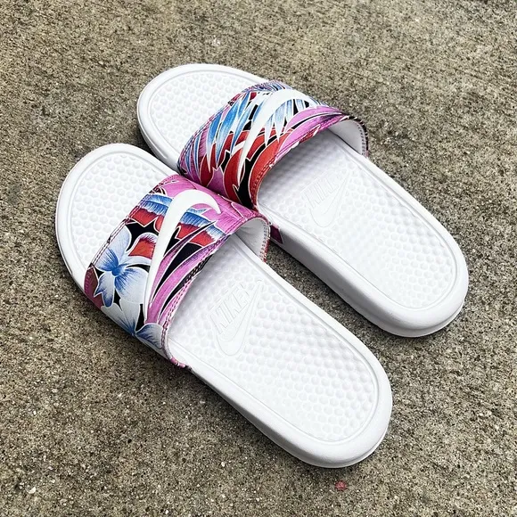 WMNS NIKE BENASSI SWOOSH JDI PRINT SLIDE PINK WHITE BLUE FLOWER FEATHER HABANERO