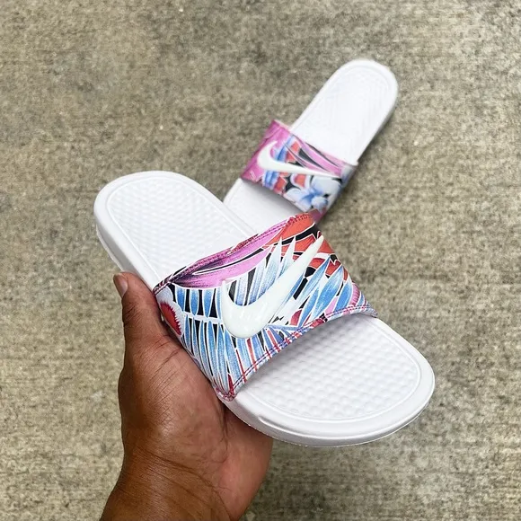 WMNS NIKE BENASSI SWOOSH JDI PRINT SLIDE PINK WHITE BLUE FLOWER FEATHER HABANERO